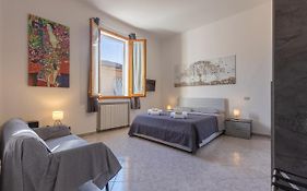 Urban Living Nest: Prime Location